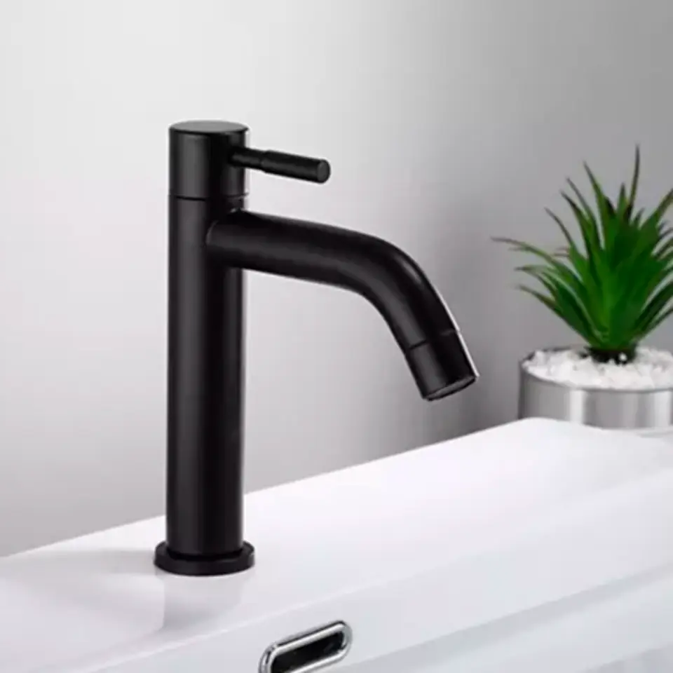 Llave Lavamanos Baja Negra  2