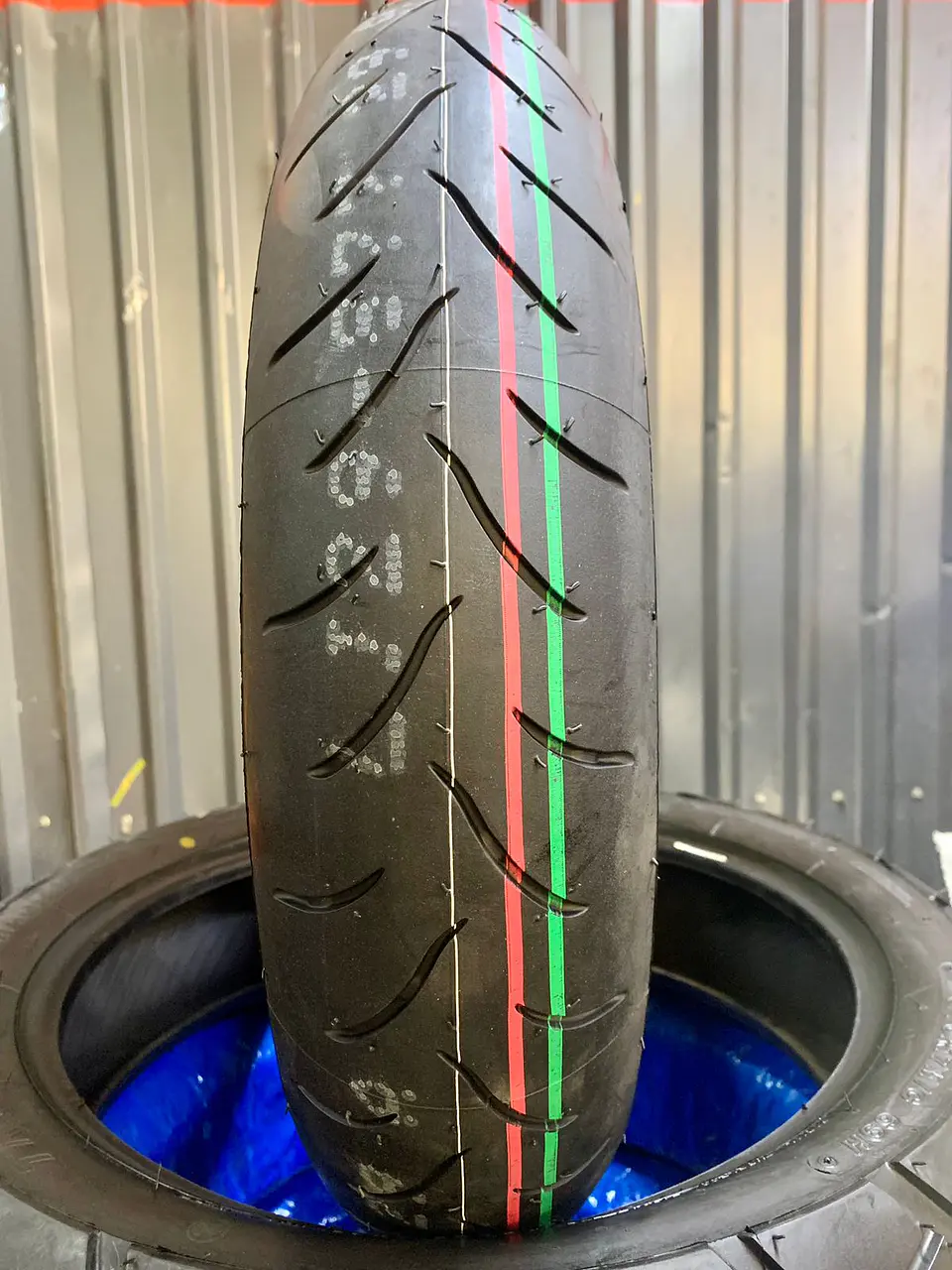 NEUMATICO DELANTERO 120/70ZR17 BRIDGESTONE 1
