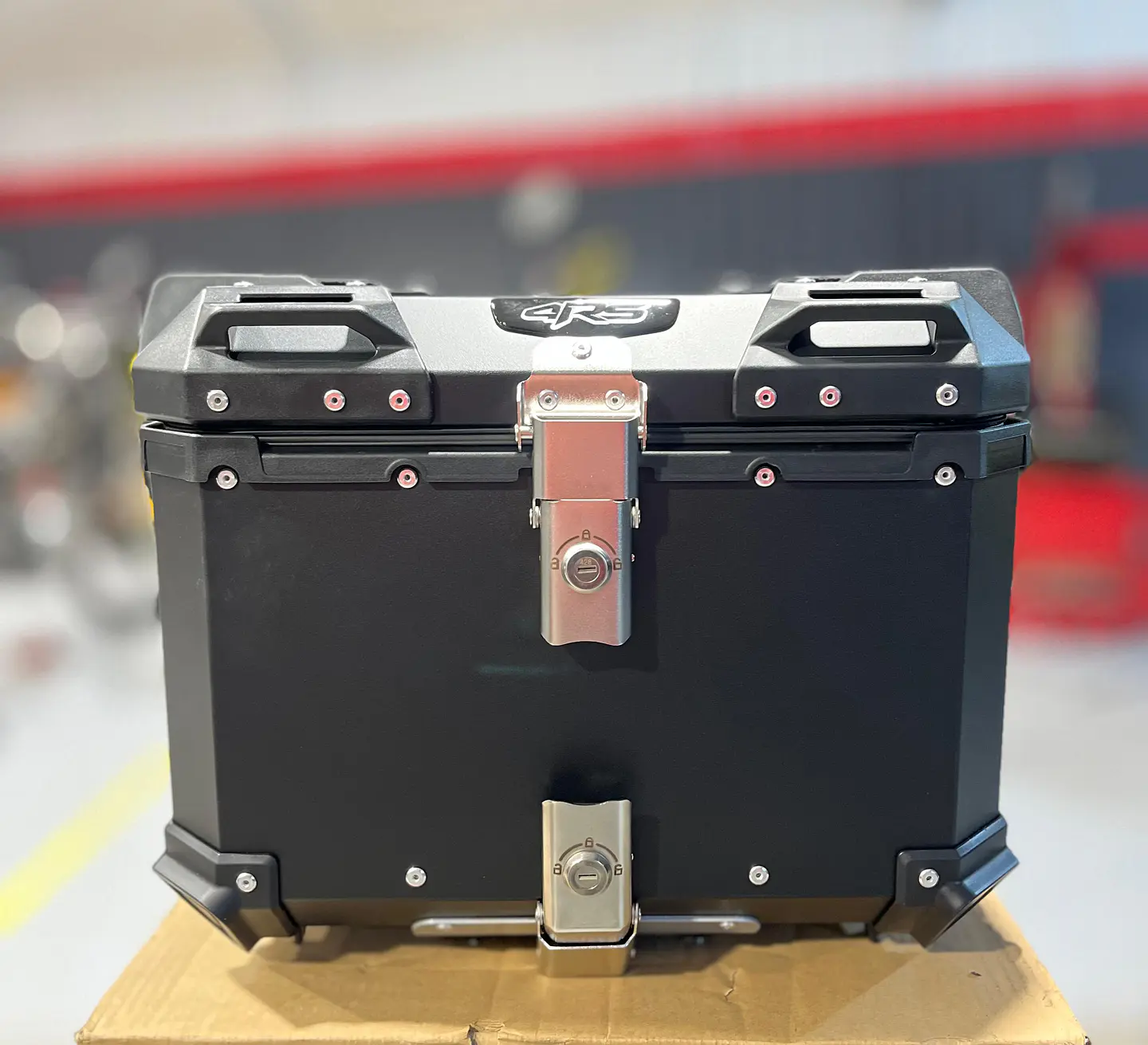 Maleta moto top case 45 litros aluminio black desmontable 1