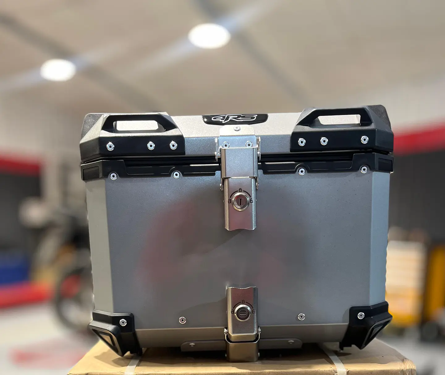 Maleta moto top case 45 litros aluminio Silver desmontable 1