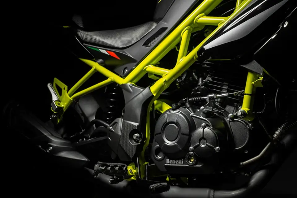 Benelli TNT 150i 4