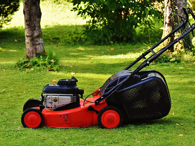 Guía Definitiva: Cómo Hacer la Mantención de tu Cortacésped y Herramientas a Motor en Casa
