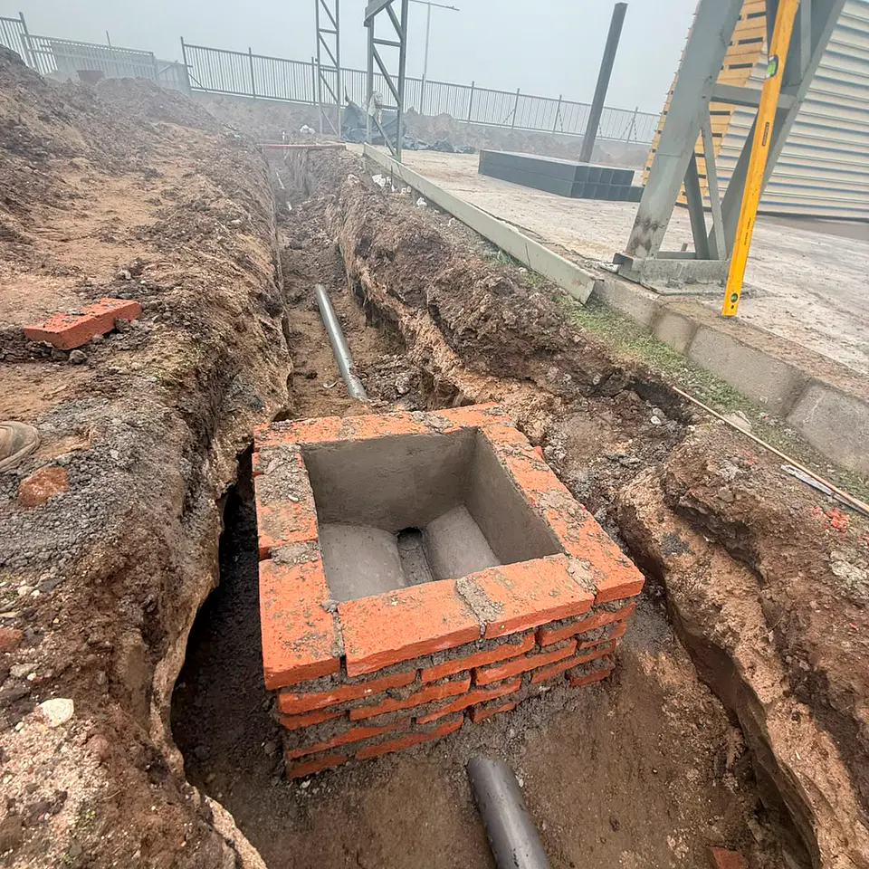Instalación de Fosas Sépticas y Cámaras de Inspección en Hormigón: Saneamiento Garantizado para tu Parcela 1