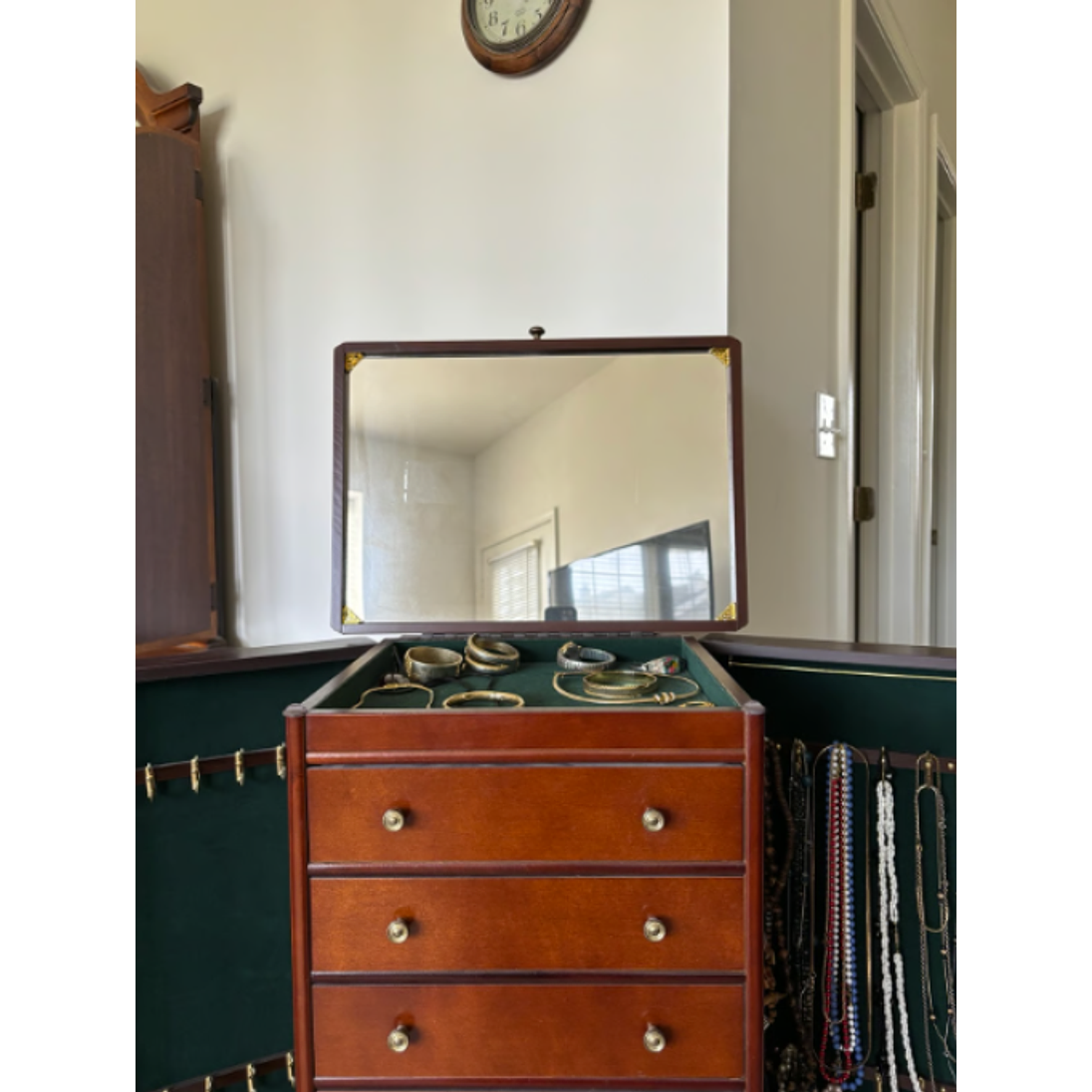 Gabinete clásico para joyería 2