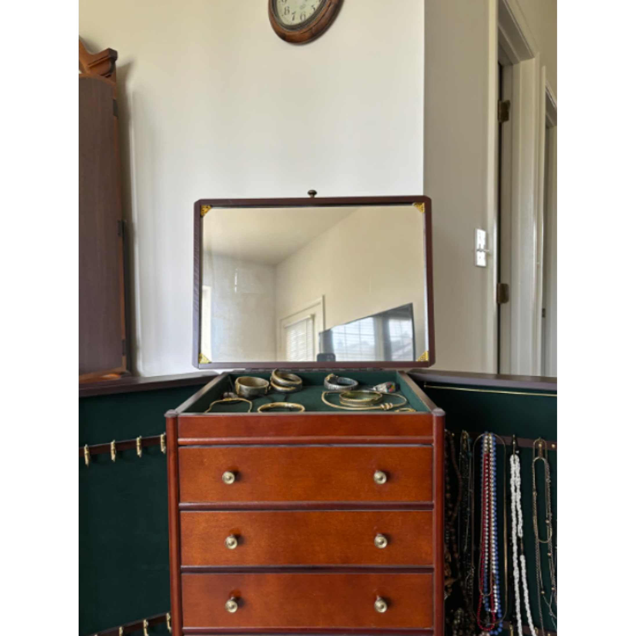 Gabinete clásico para joyería 2