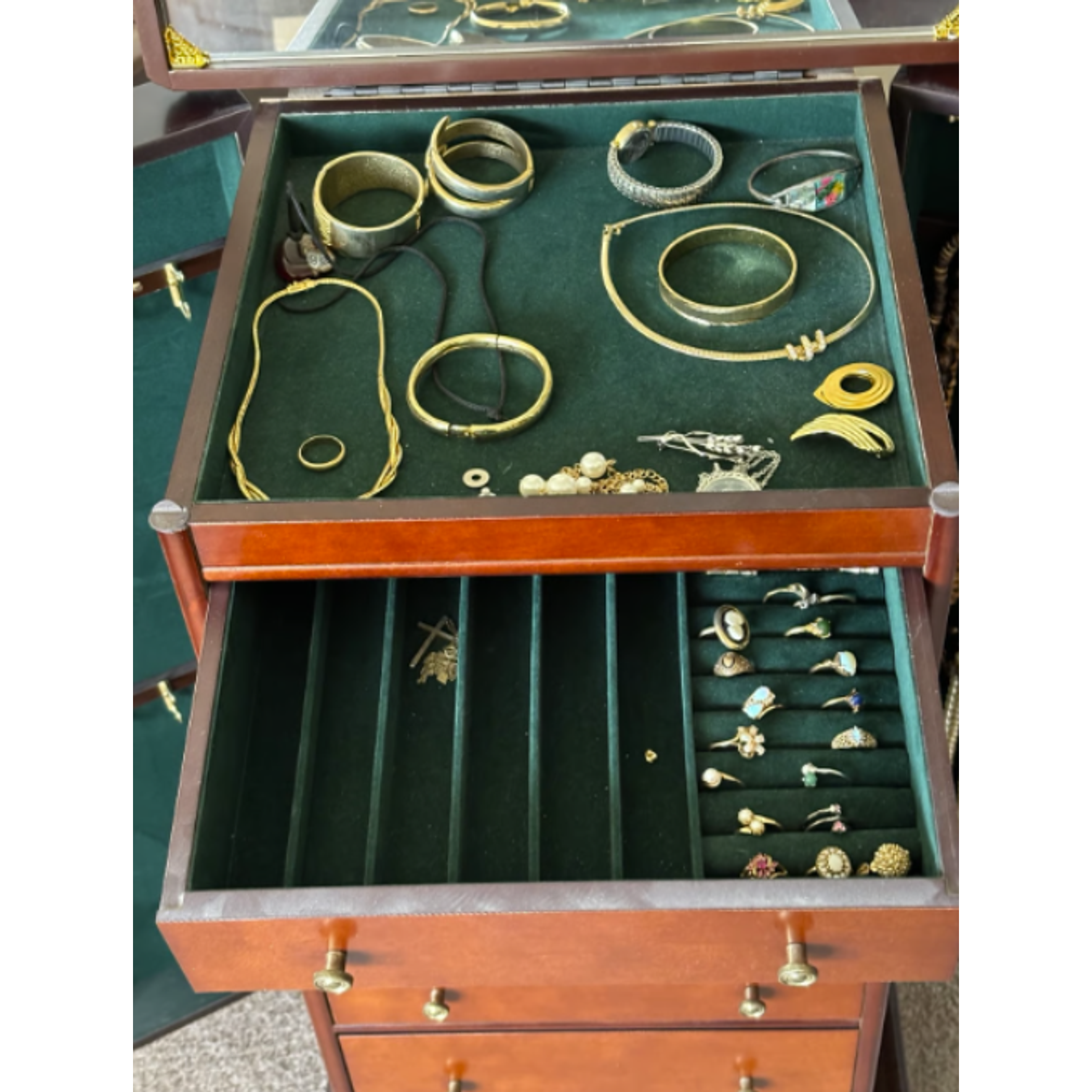 Gabinete clásico para joyería 4