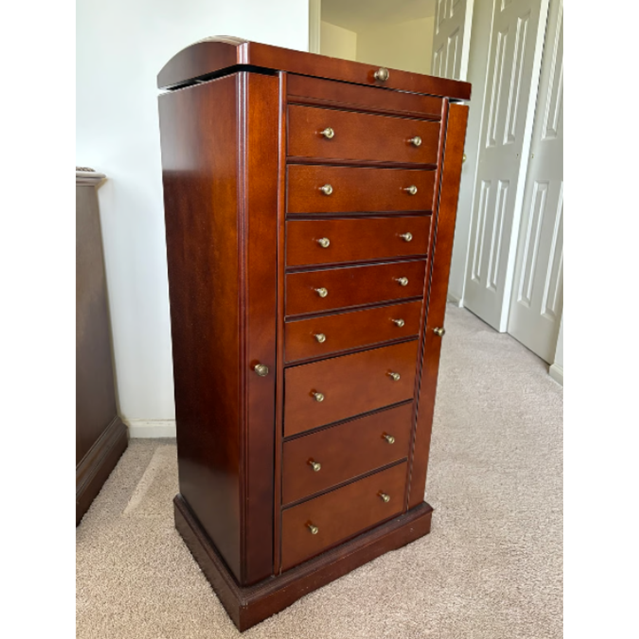 Gabinete clásico para joyería 6