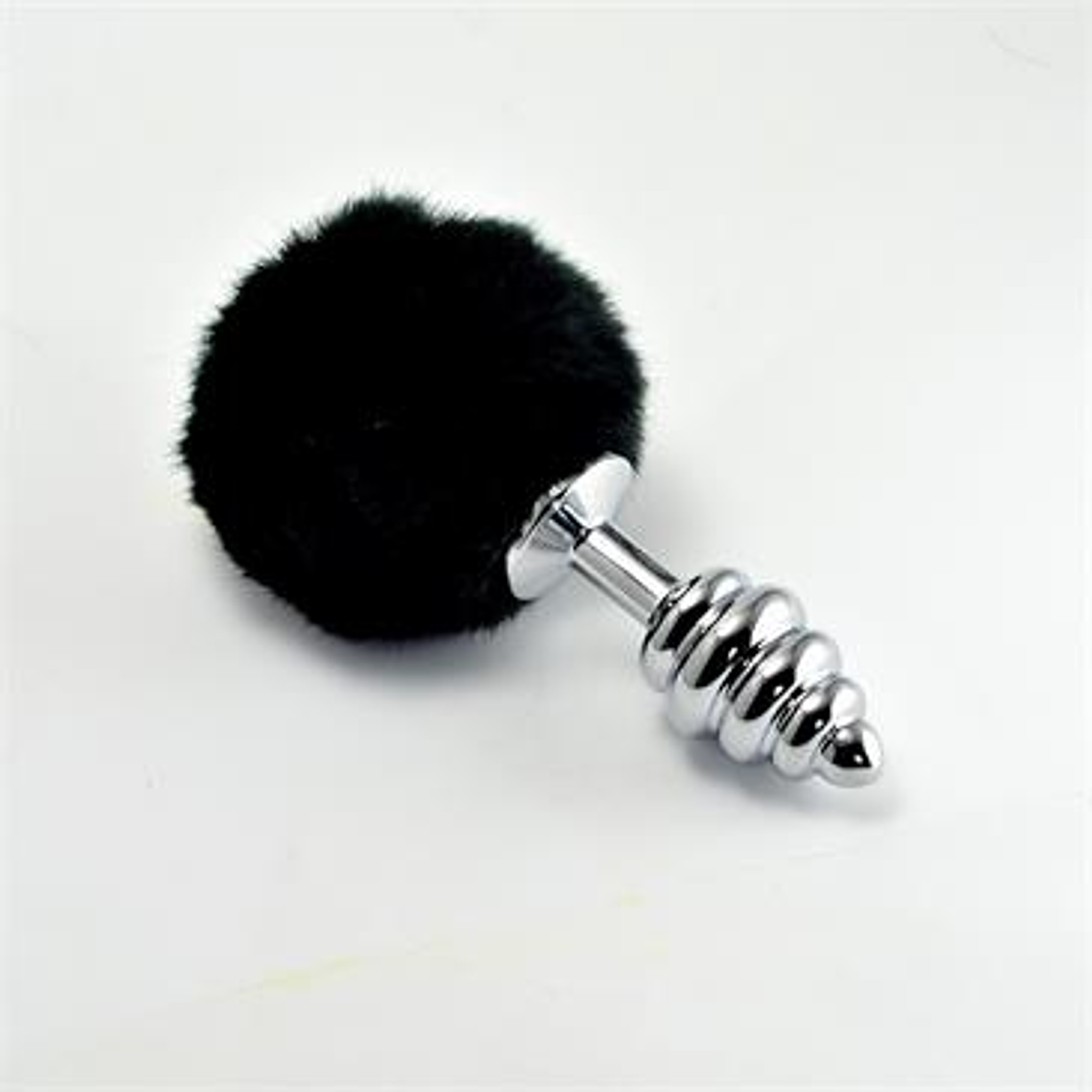 PLUGUE ANAL ESPIRAL DE METAL LOVETOY COM POMPOM PRETO 1