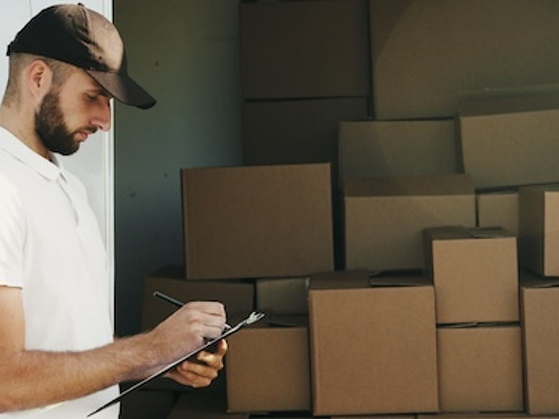 Productos de alta rotación para sexshops: qué comprar primero