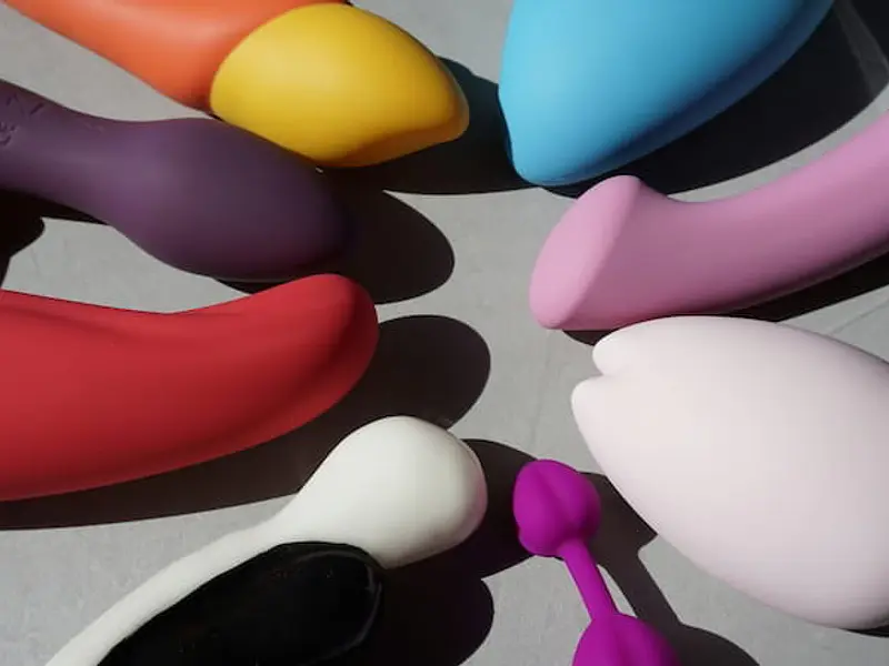 Productos de alta rotación en un sexshop: qué no puede faltarte en vitrina