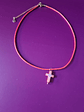 Collar de cordón encerado y cruz de concha, varios colores. - Miniatura 5