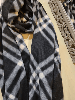 Bufanda negra rayas cuadros grandes