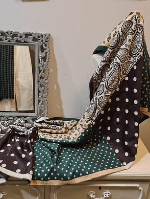 Bufanda marrón y verde paisley y lunares