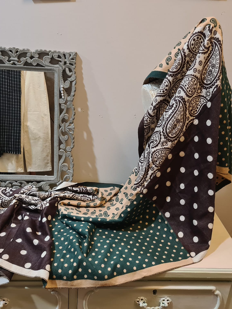 Bufanda marrón y verde paisley y lunares 2