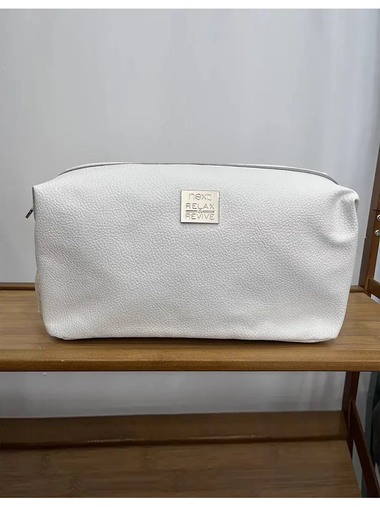 NECESER DE CUERINA BLANCO 31*15*13 C/U 4