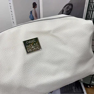 NECESER DE CUERINA BLANCO 31*15*13 C/U