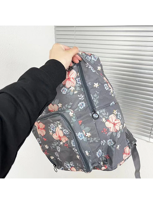 MOCHILA PLEGABLE ESTAMPADA 25*12*40 C/U            4