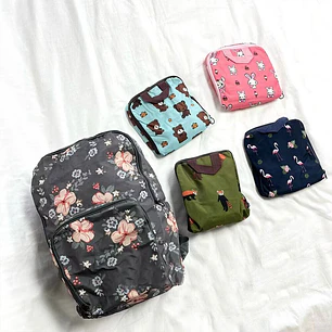 MOCHILA PLEGABLE ESTAMPADA 25*12*40 C/U           