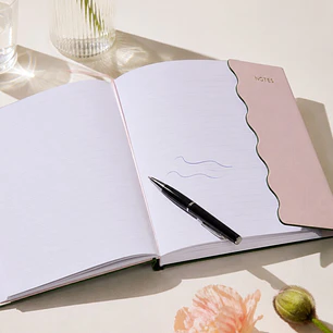 CUADERNO CON CIERRE MAGNÉTICO A5 C/U