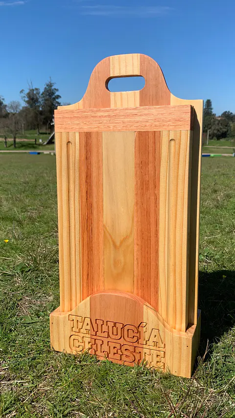 SET DE 4 TABLAS Y SOPORTE CON DISEÑO TALLADO 