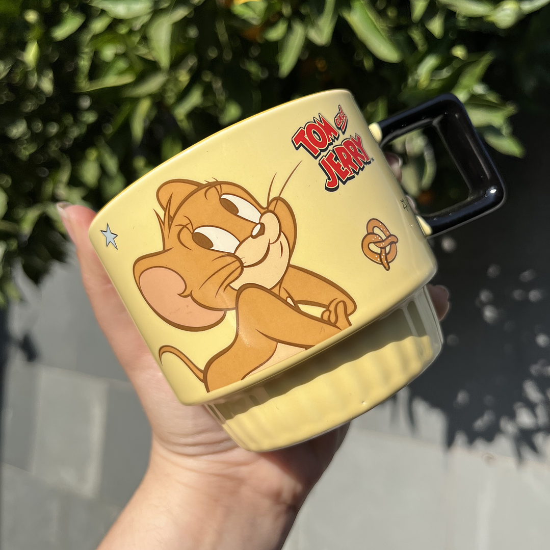 Taza Tom y Jerry amarilla  1