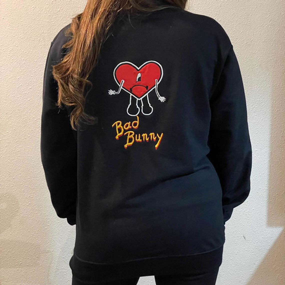 Poleron Bad Bunny Bordado Negro 1
