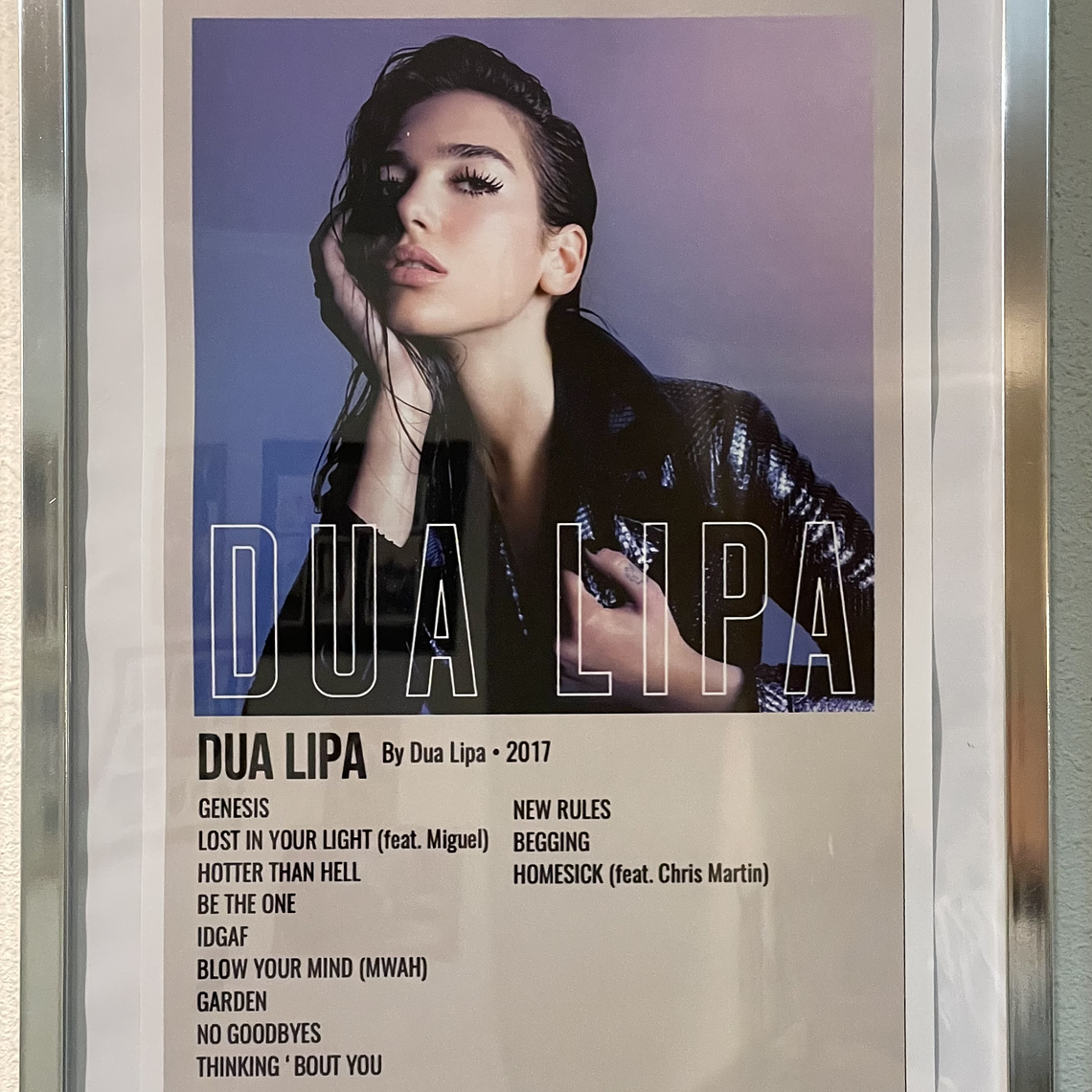POSTER DUA LIPA CUADRO DE 50X40CM 1