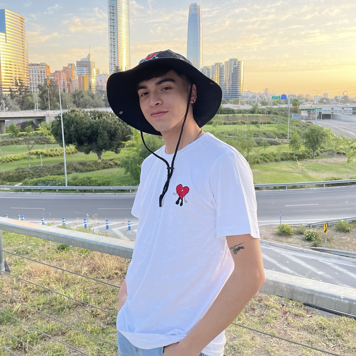 Polera Blanca Bad Bunny Unisex  1