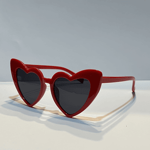 LENTES DE SOL CORAZON ESTILO KAROL G ULTIMA UNIDAD 