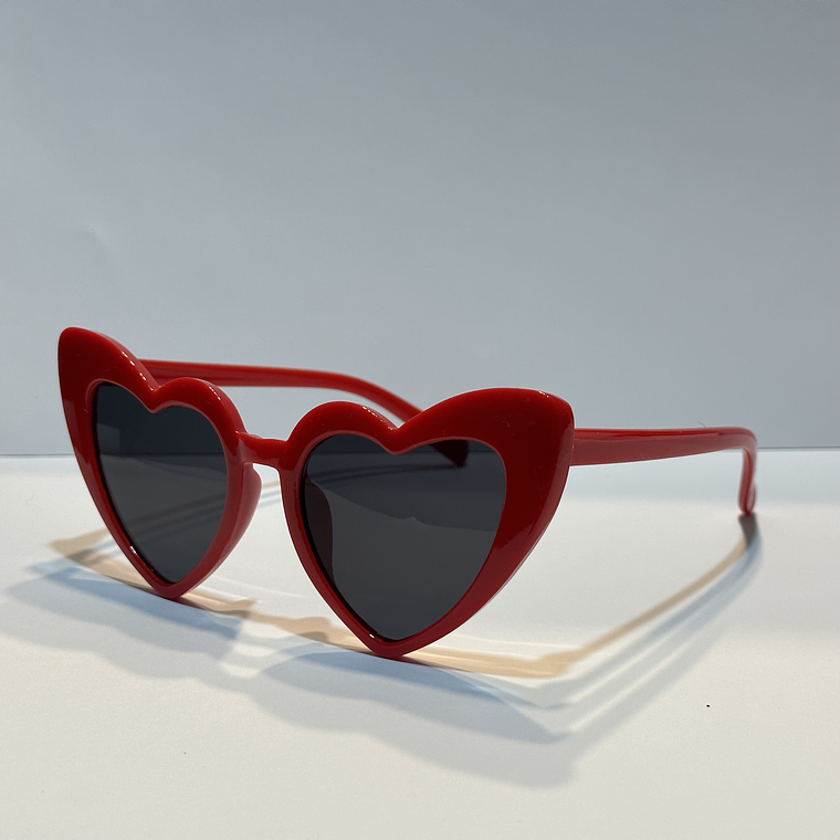 LENTES DE SOL CORAZON ESTILO KAROL G ULTIMA UNIDAD  1