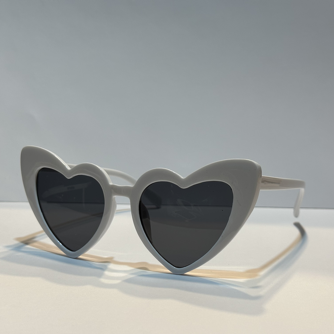 LENTES DE SOL CORAZON BLANCO O NEGRO  1