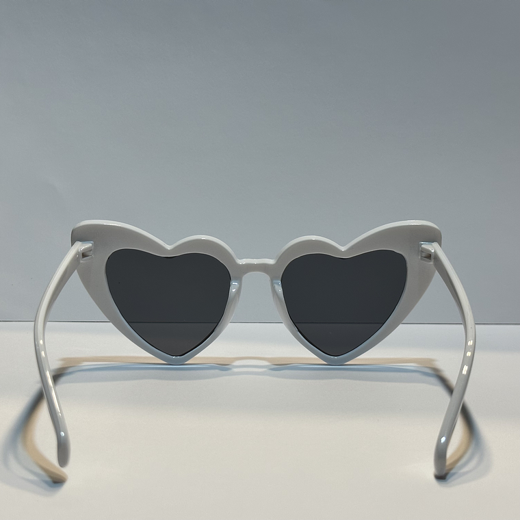 LENTES DE SOL CORAZON BLANCO O NEGRO  2
