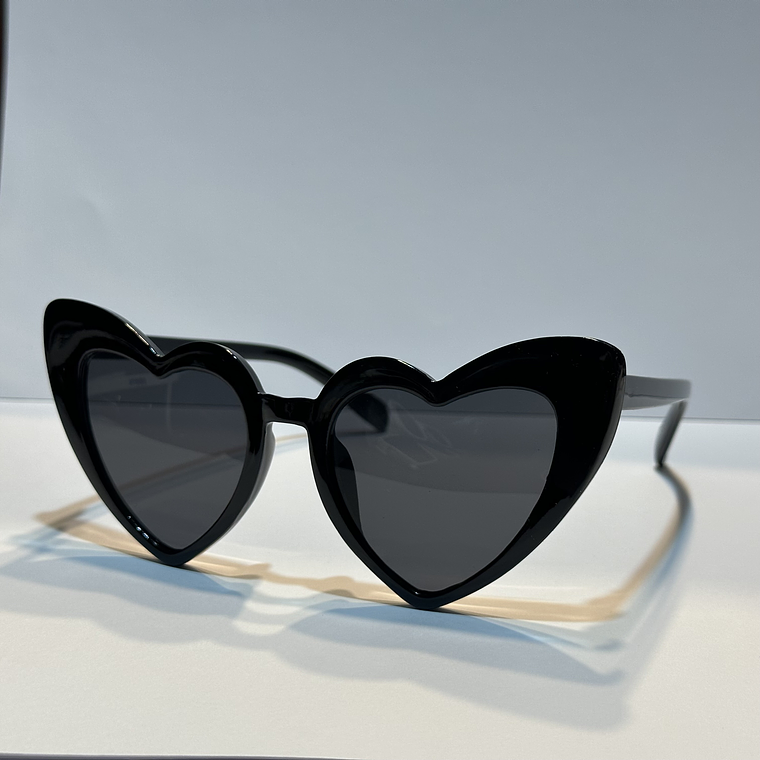 LENTES DE SOL CORAZON BLANCO O NEGRO  3