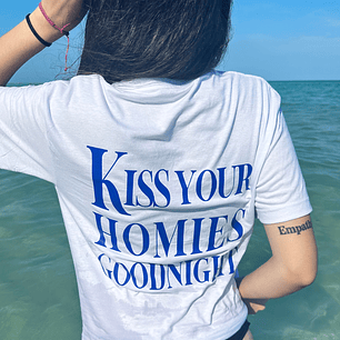 Polera Kiss Your Homies Goodnight Blanca
