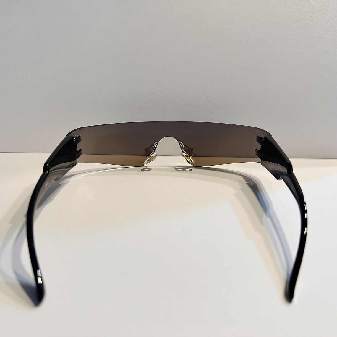 Lentes Tornasol Negro estilo Rauw Alejandro 3