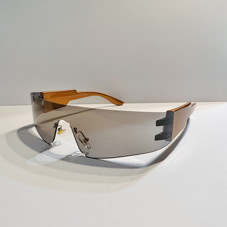 Lentes Tornasol Dorado  estilo Rauw Alejandro 2