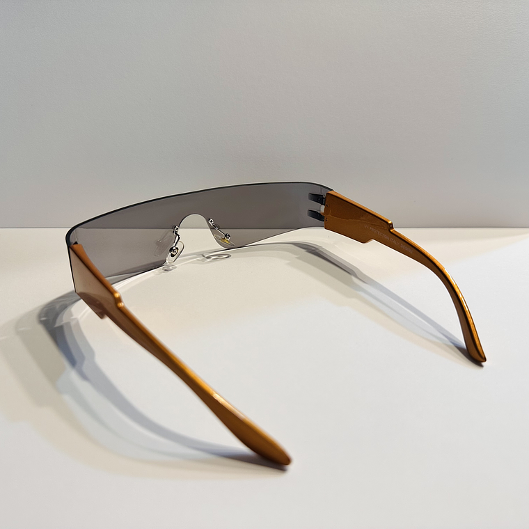 Lentes Tornasol Dorado  estilo Rauw Alejandro 3