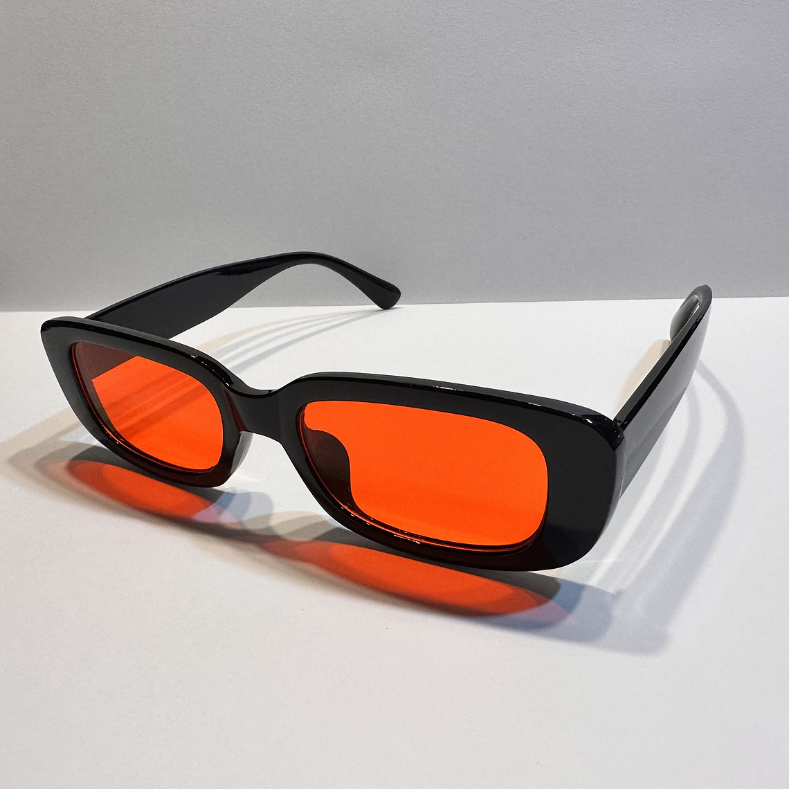 Lente negro marco rojo 1