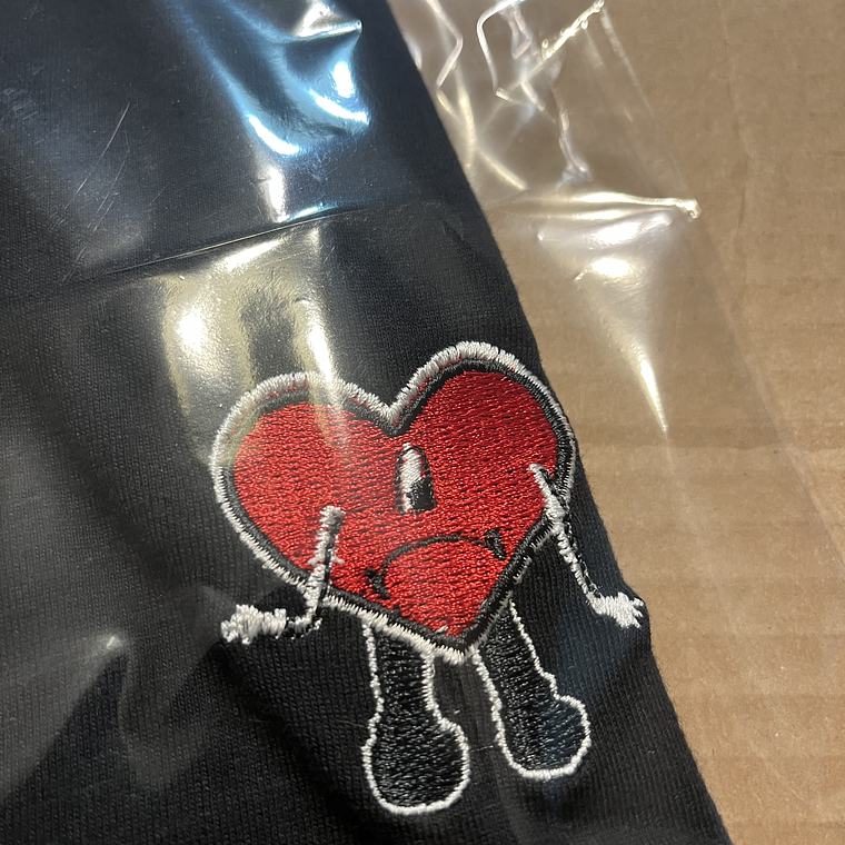 Polera Negra Bad Bunny Unisex  4