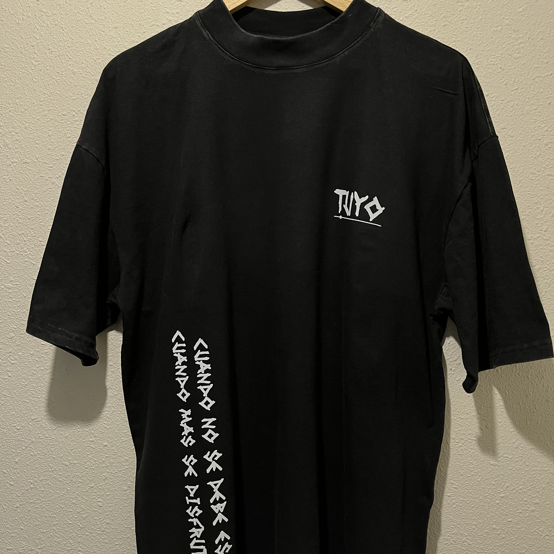Polera Oversize TUYO estampada confección nacional  1