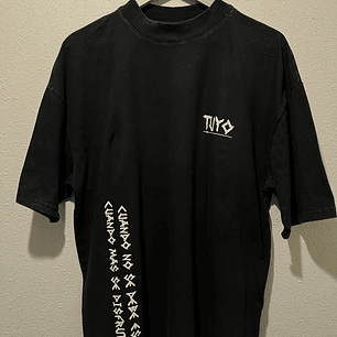 Polera Oversize TUYO estampada confección nacional 