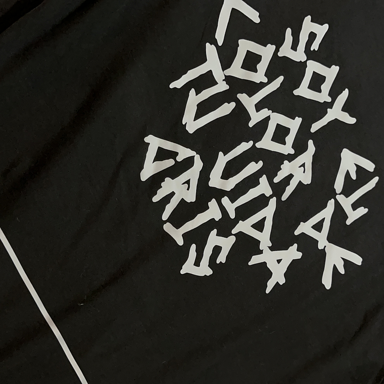 Polera Oversize TUYO estampada confección nacional  2