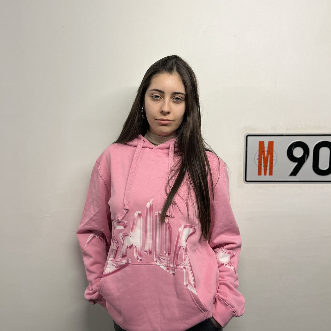 Hoodie Emilia Mernes Disponible  4