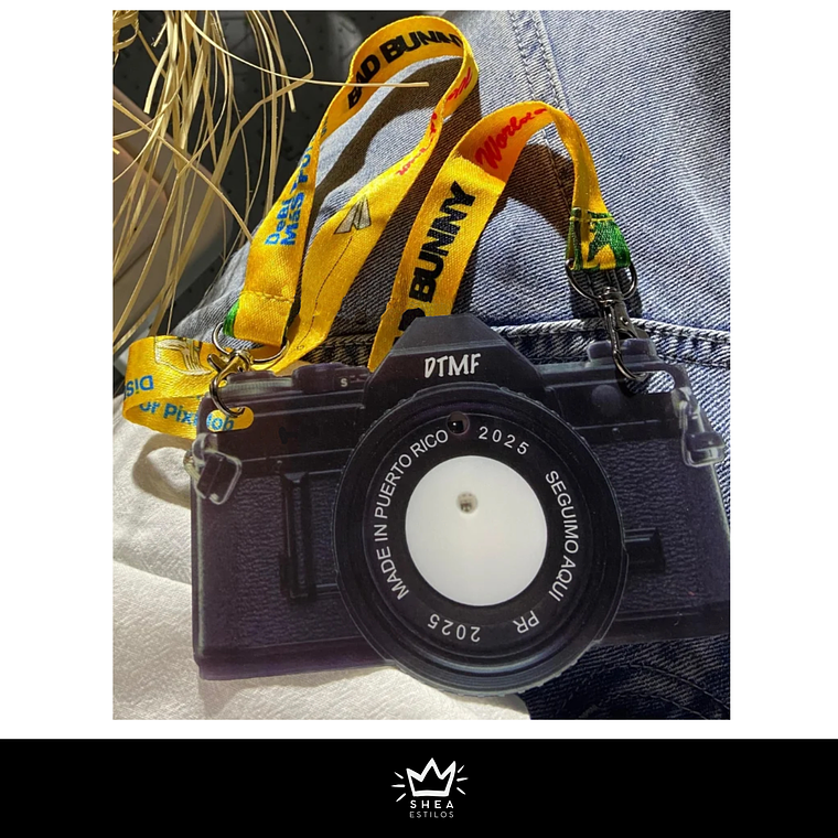 lanyards con camara bad bunny  1