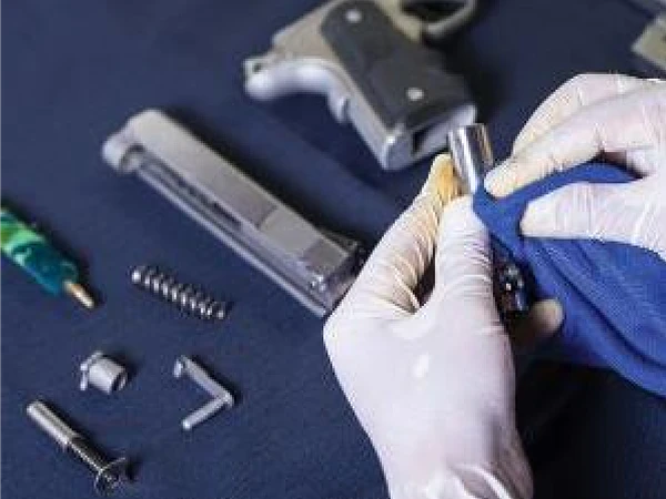 Guía de Limpieza y Mantenimiento de Armas de Fuego