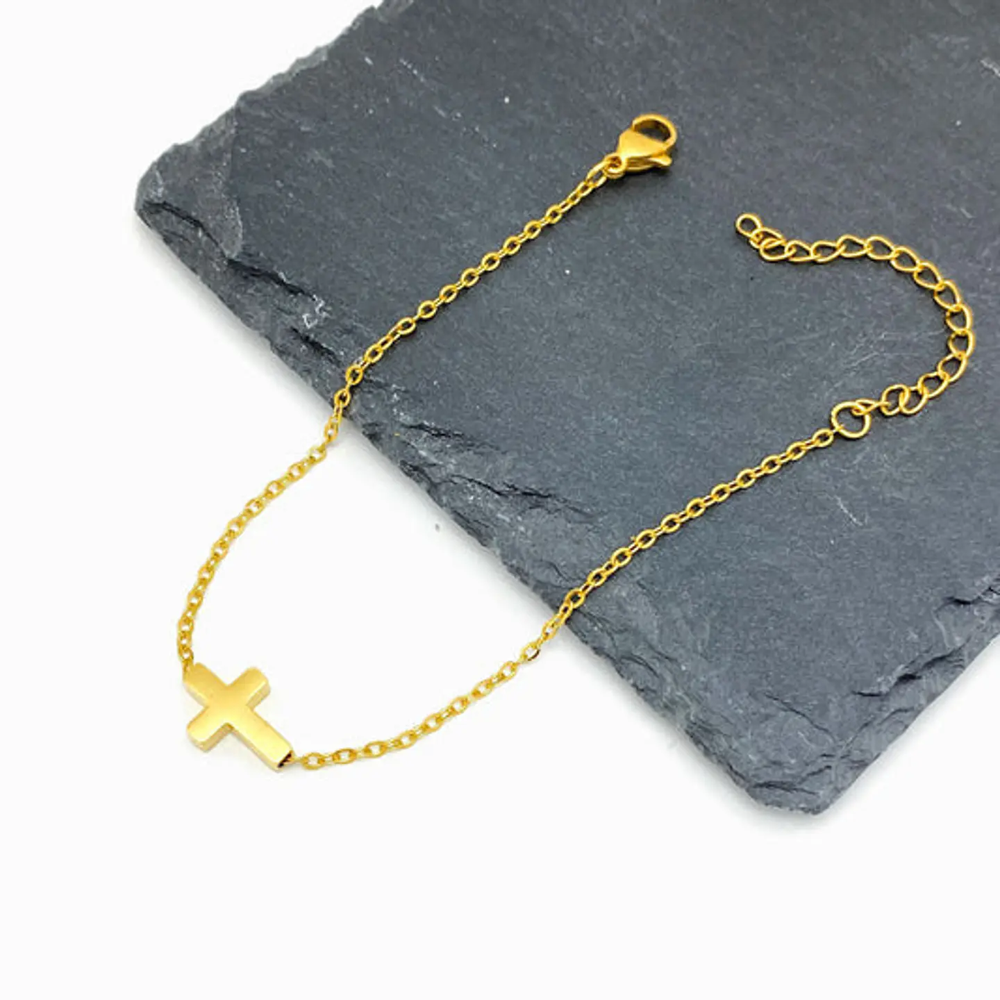 Bracelet motif croix en acier inoxydable 1