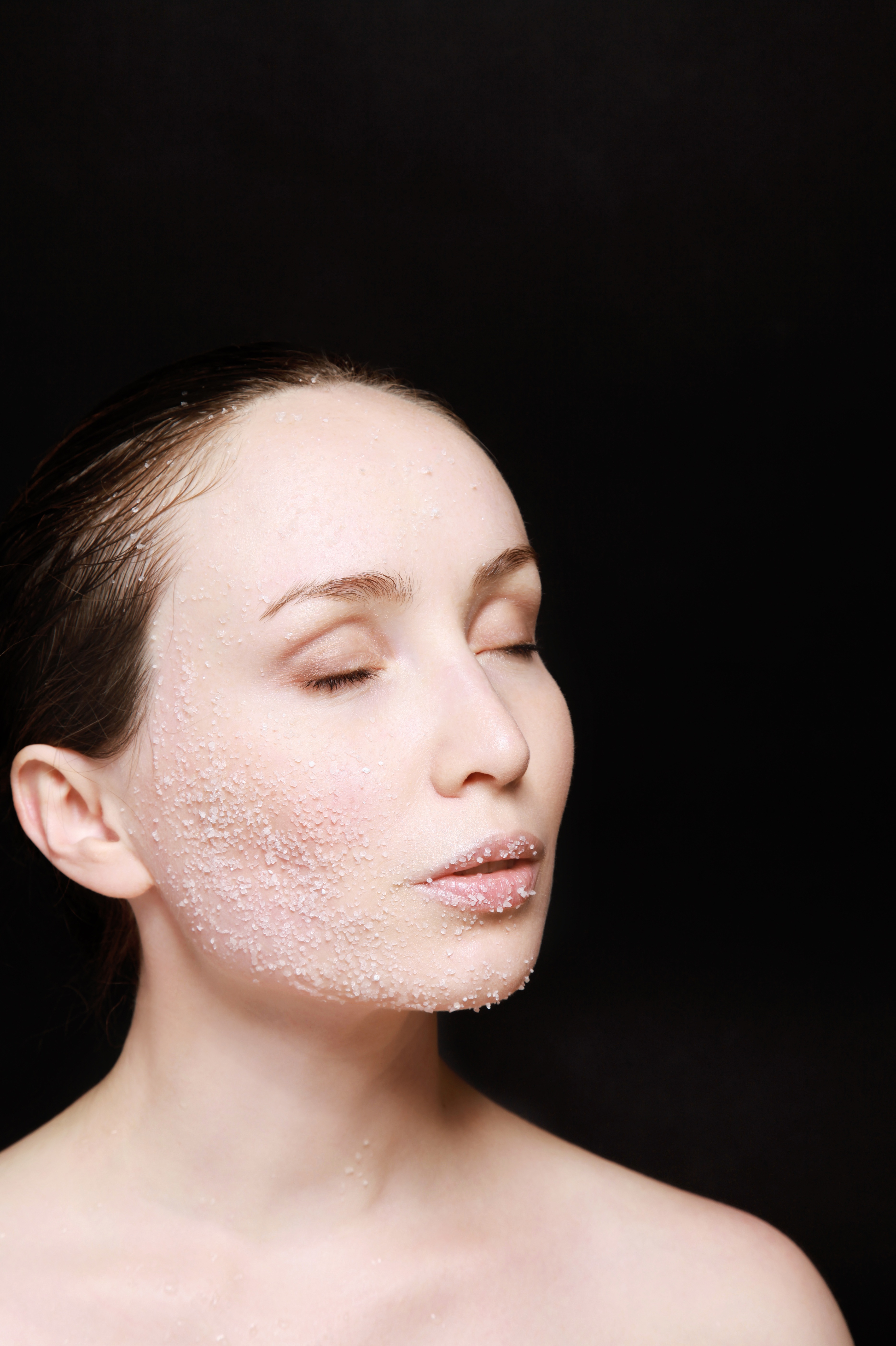 Les bénéfices cachés de la exfoliation corporelle sous la douche (et comment le faire bien)
