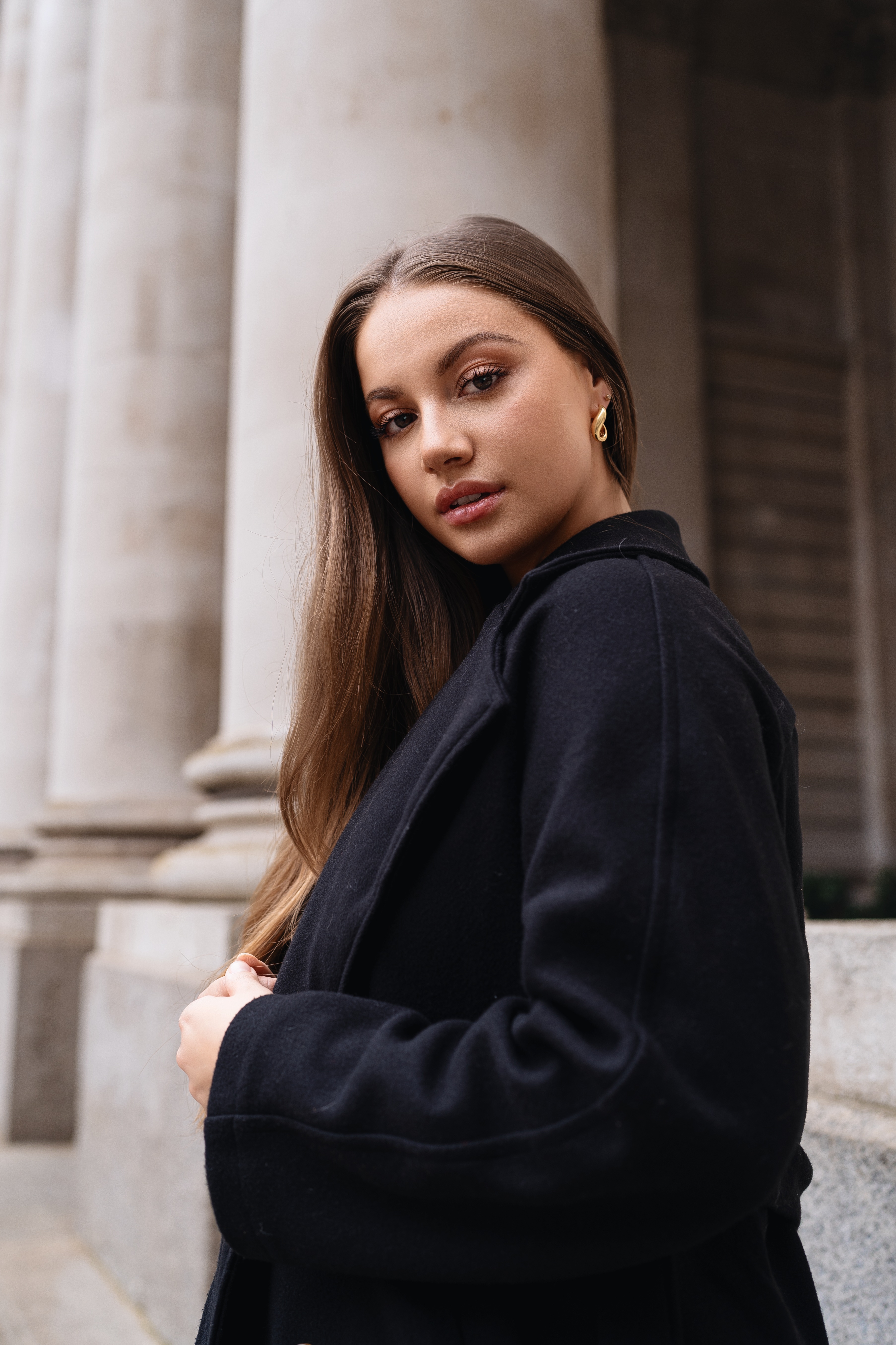Pendientes minimalistas : Les designs clés pour illuminer votre visage au quotidien