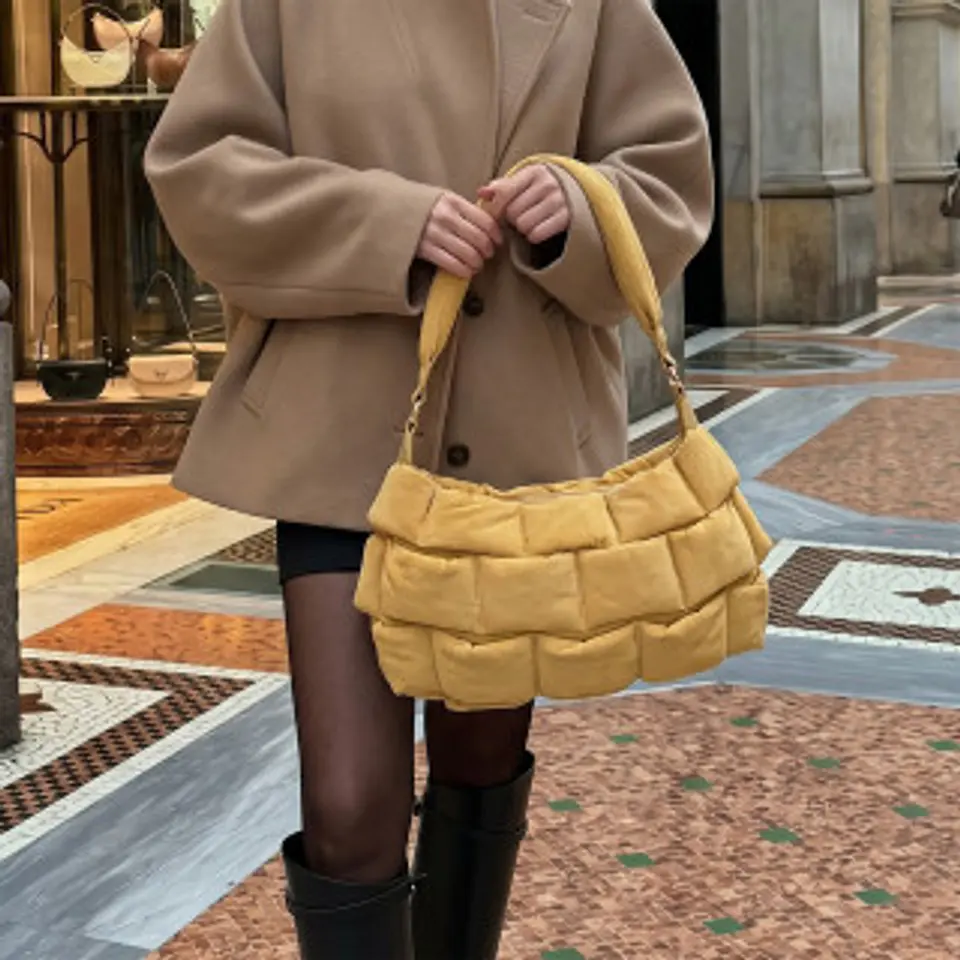 Sac bandoulière perforé au design géométrique 1