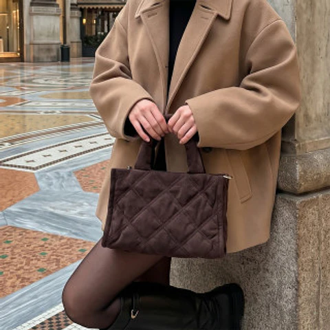 Sac bandoulière perforé texture légère et moderne